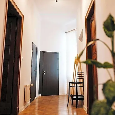 Hostel Kamienica 9 *