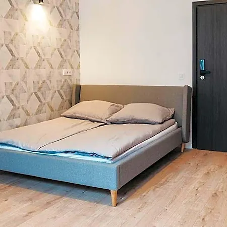 Hostel Kamienica 9 *